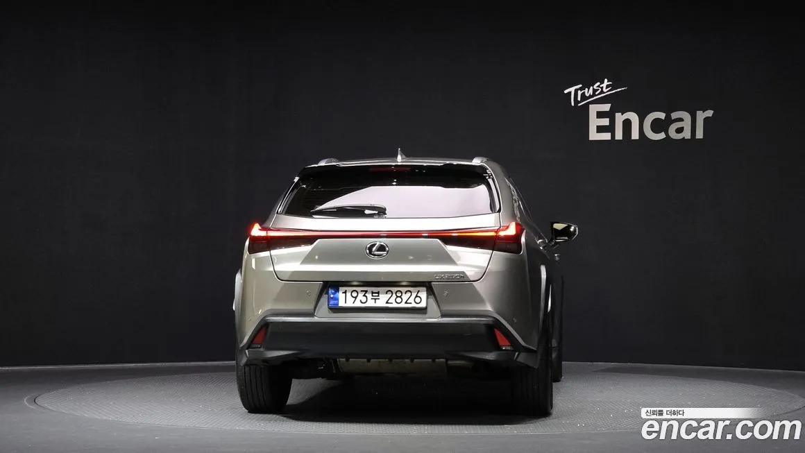 Lexus UX — фото 4