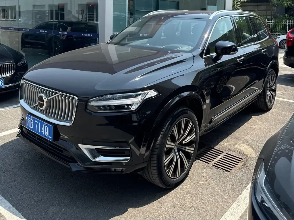 Volvo XC90 — фото 1