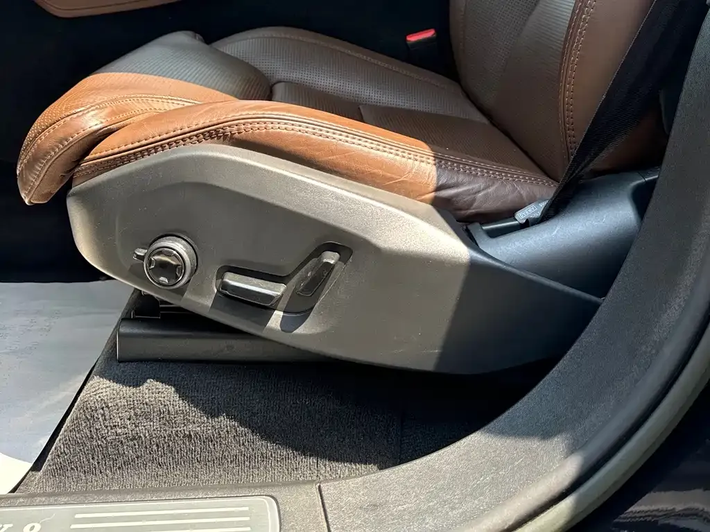 Volvo XC90 — фото 10