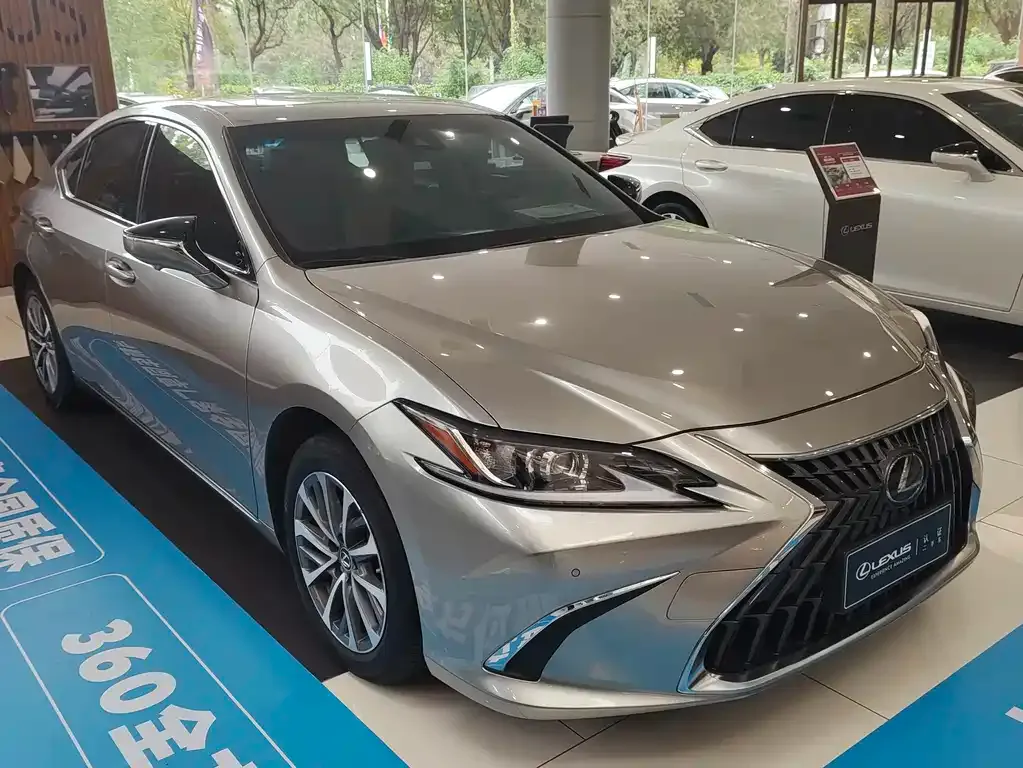Lexus ES — фото 1