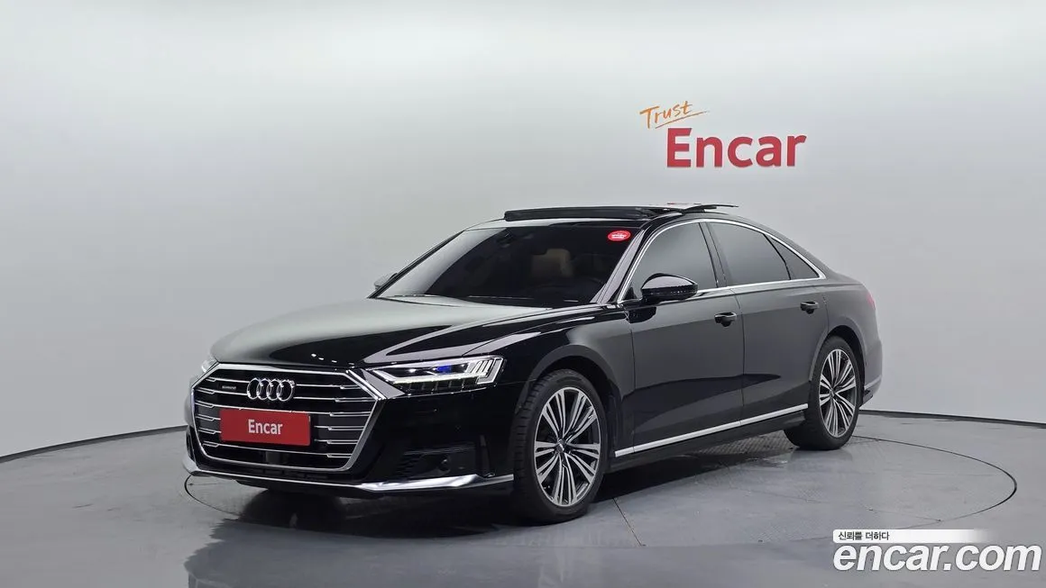 Audi A8 — фото 1
