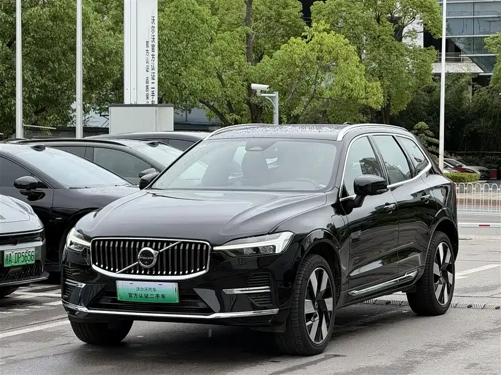 Volvo XC60 PHEV — фото 1