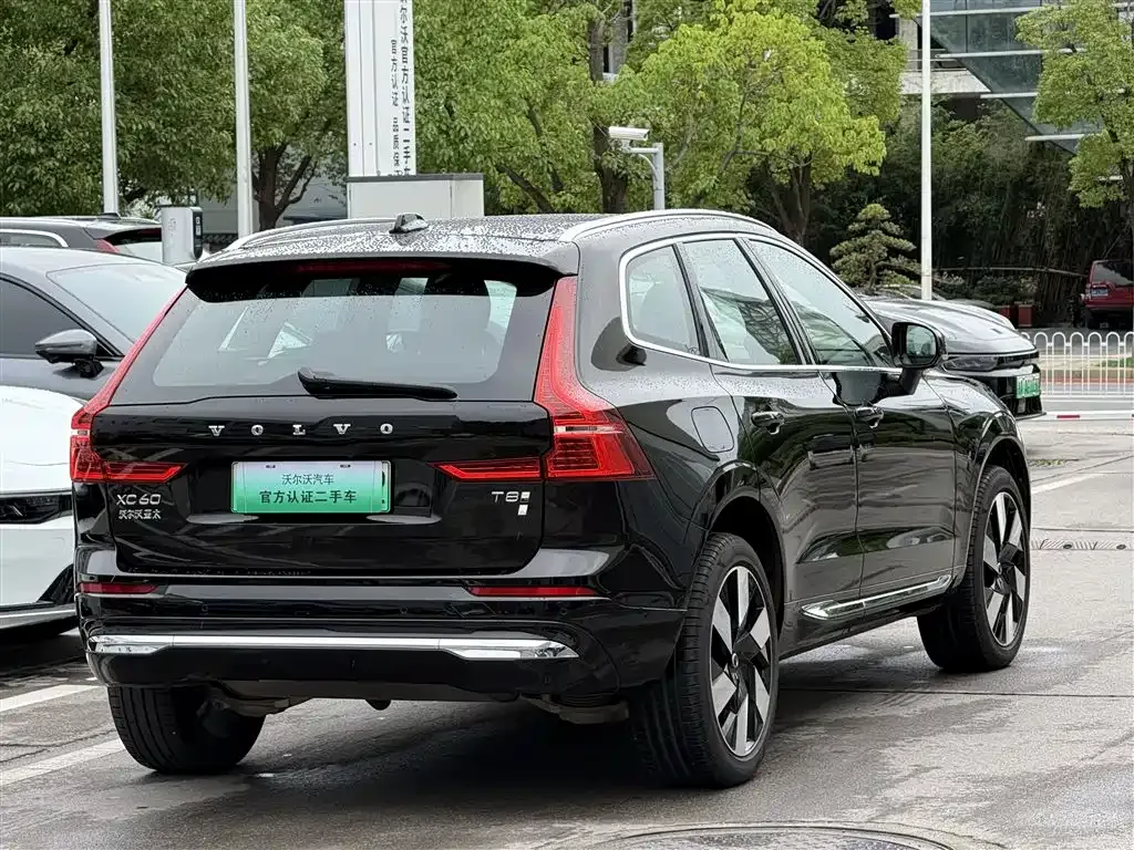 Volvo XC60 PHEV — фото 6