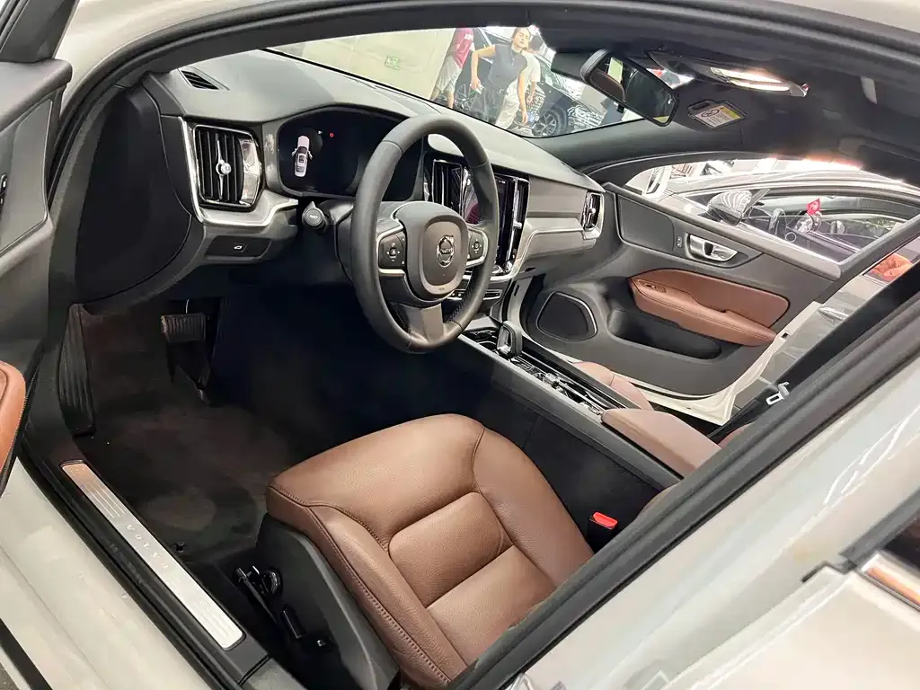 Volvo S60 — фото 10