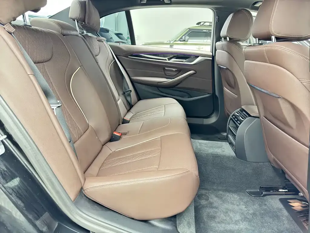 BMW 5 Series — фото 10