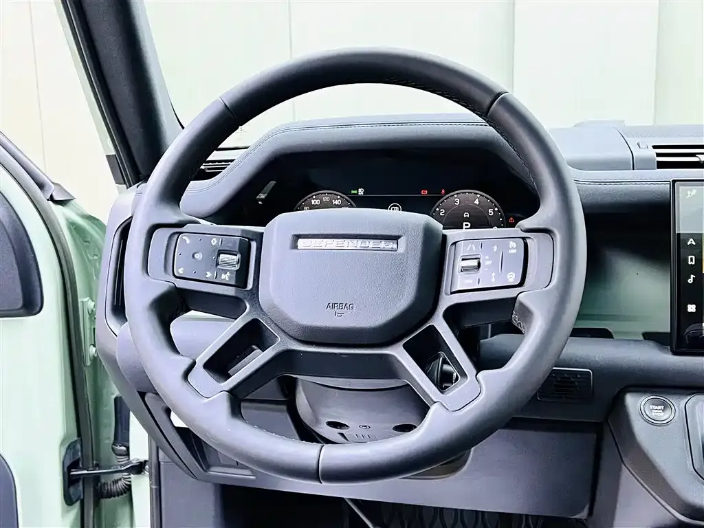 Land Rover Defender — фото 10
