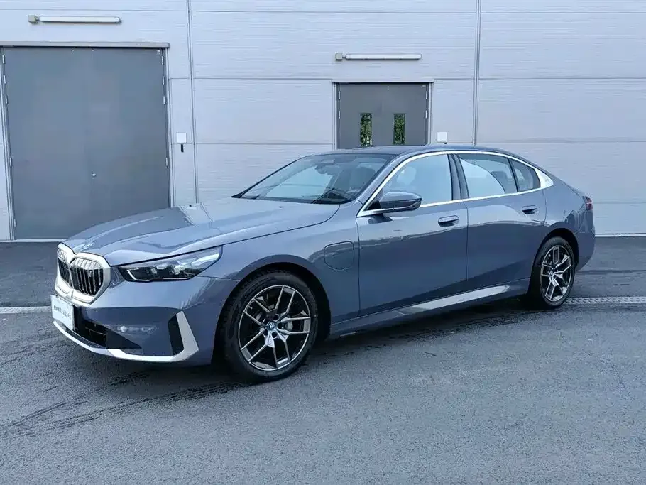 BMW i5 — фото 1