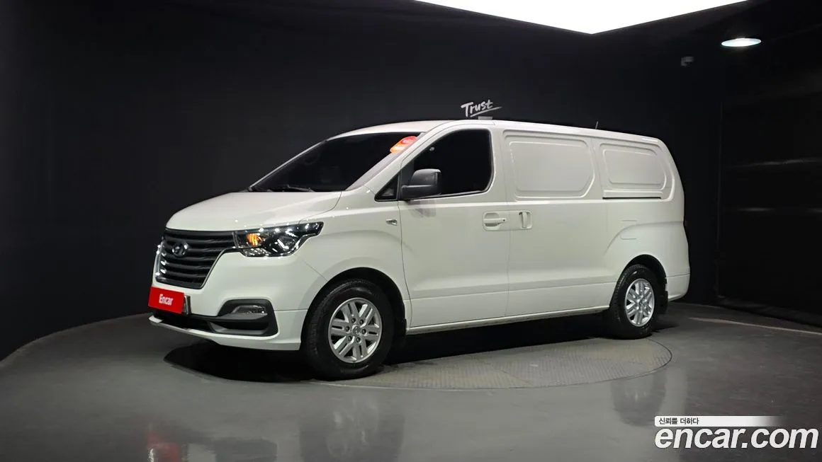 Hyundai Starex — фото 1
