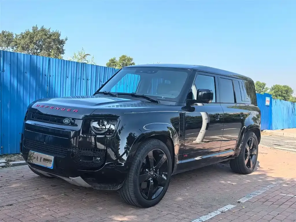 Land Rover Defender — фото 1