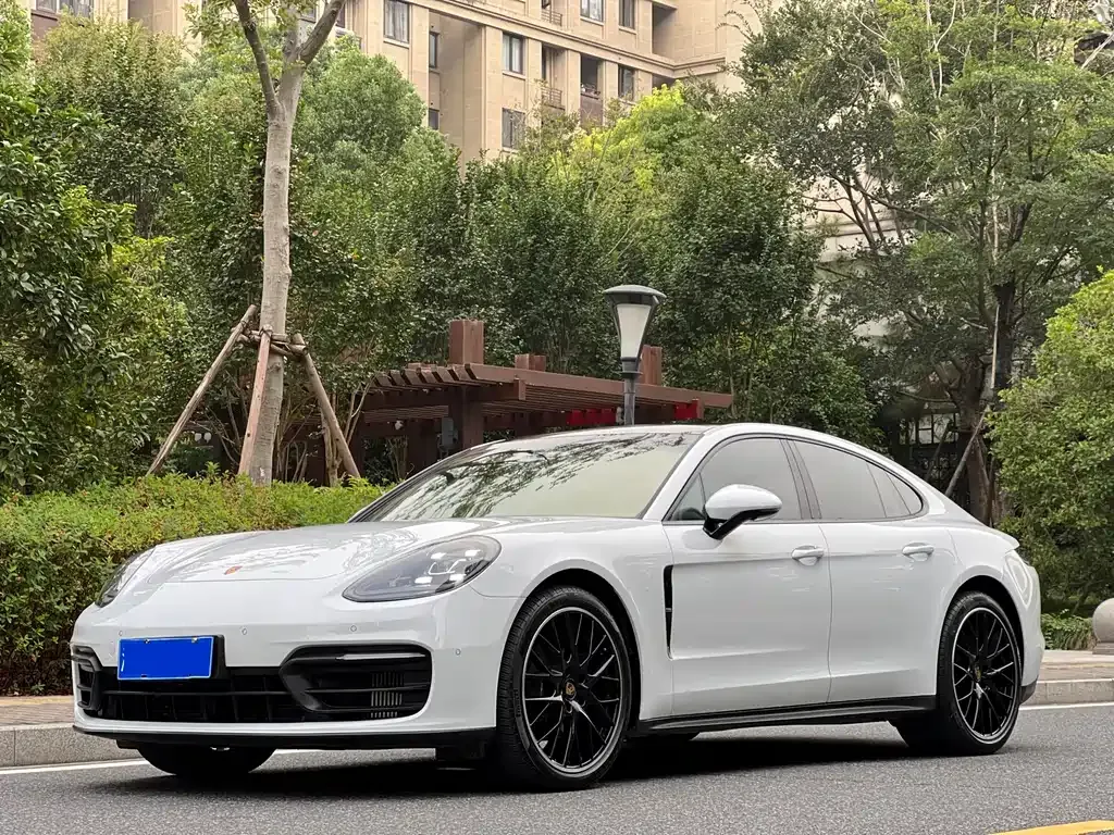 Porsche Panamera — фото 1