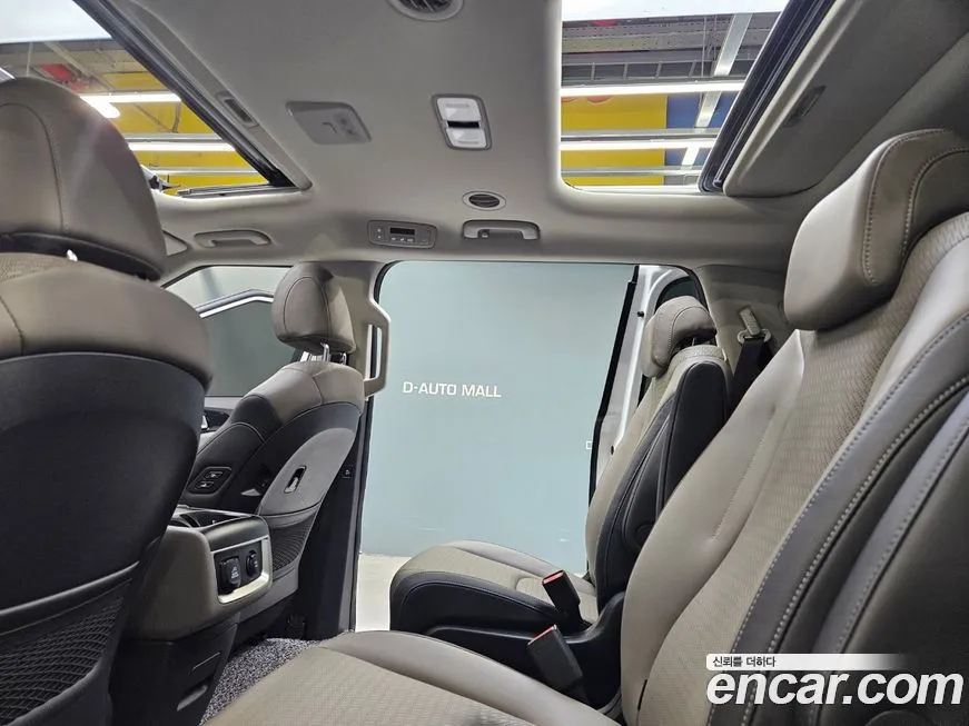 Kia Carnival — фото 10