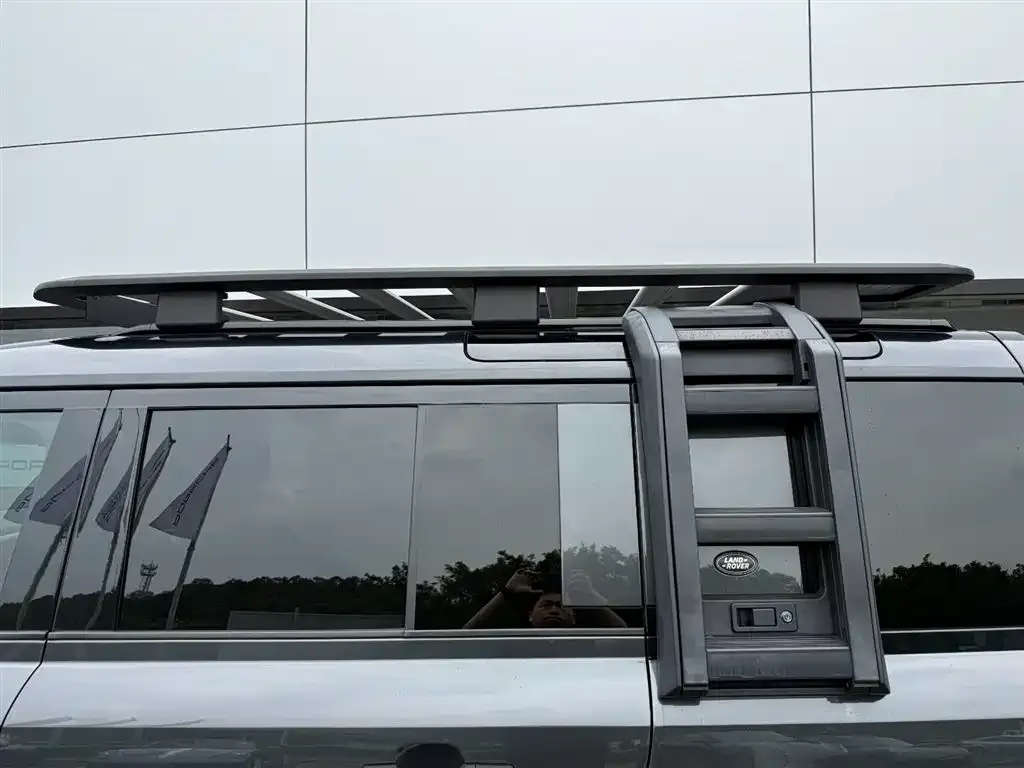 Land Rover Defender — фото 10