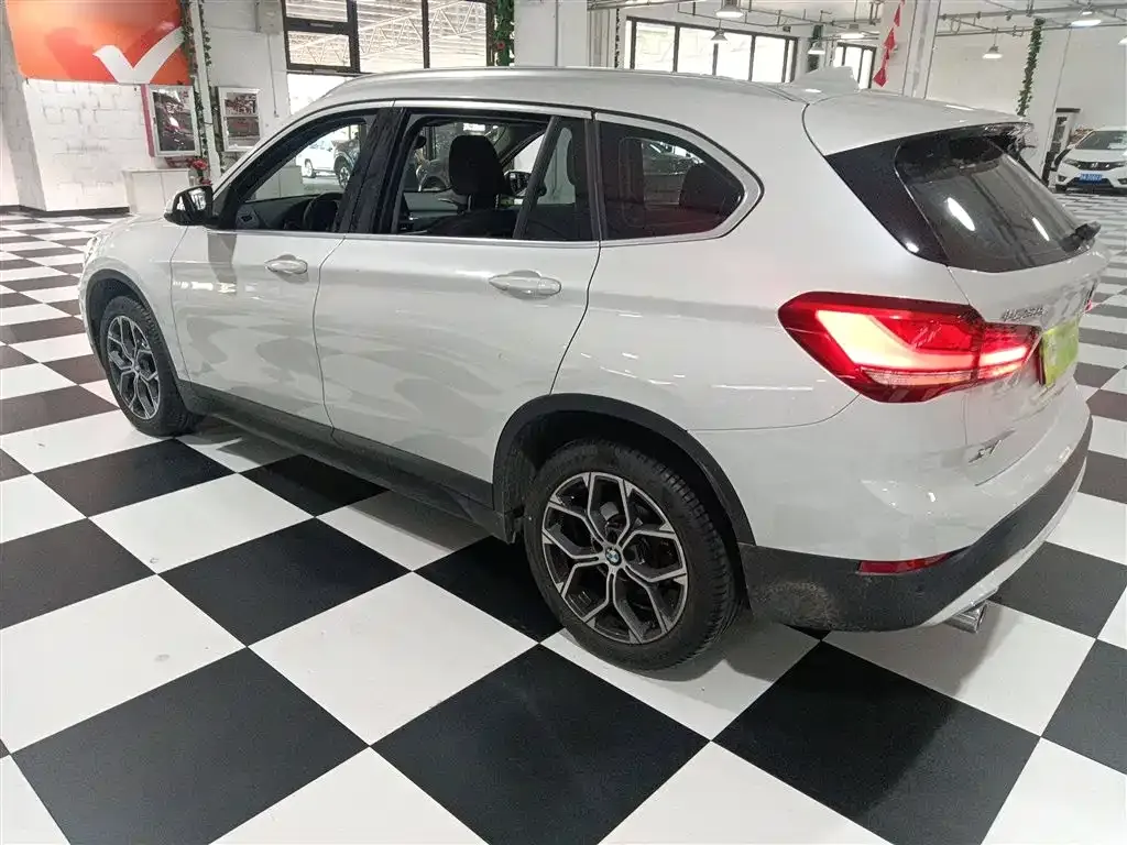 BMW X1 — фото 5