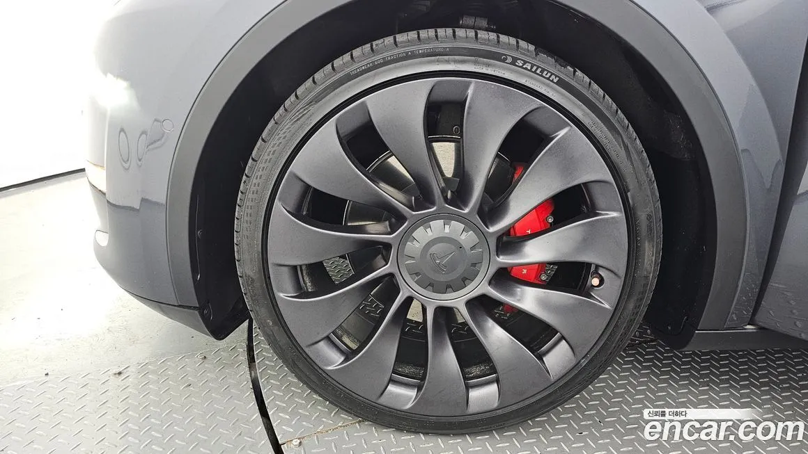 Tesla Model Y — фото 5