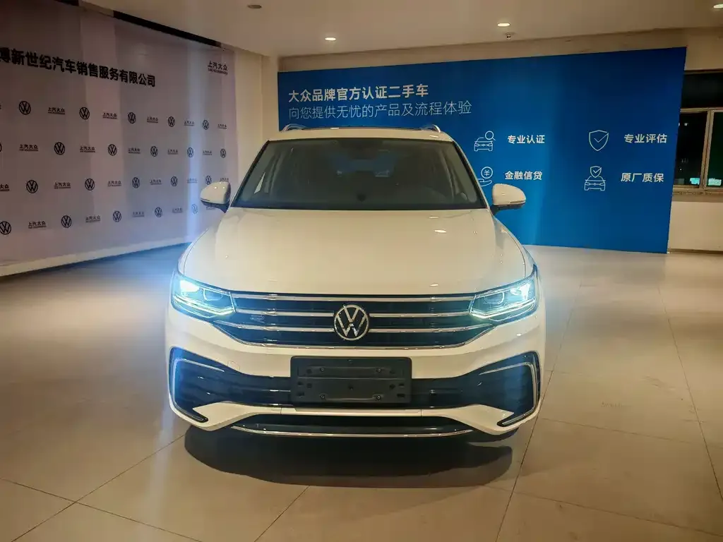 Volkswagen Tiguan L — фото 2