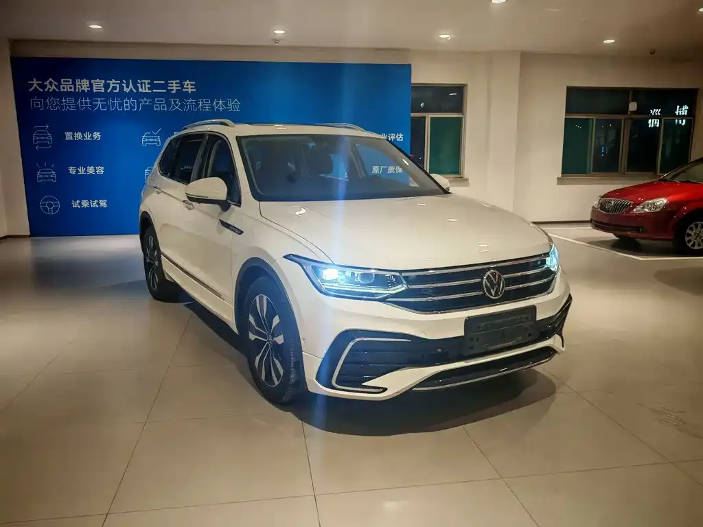 Volkswagen Tiguan L — фото 3
