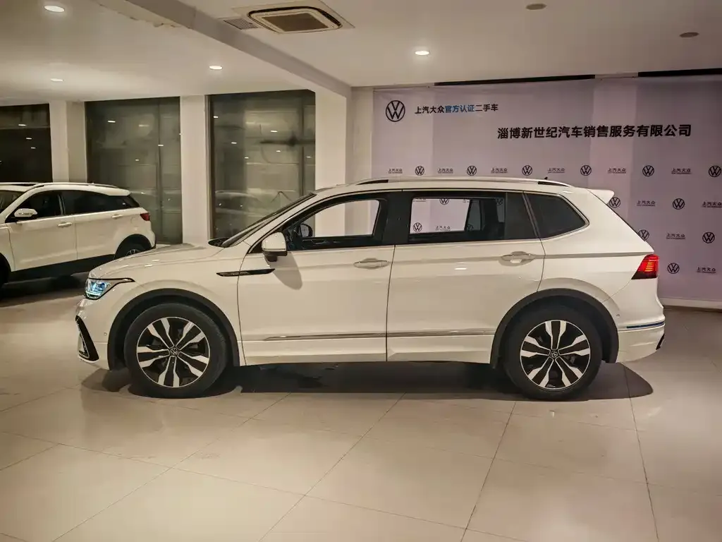Volkswagen Tiguan L — фото 4