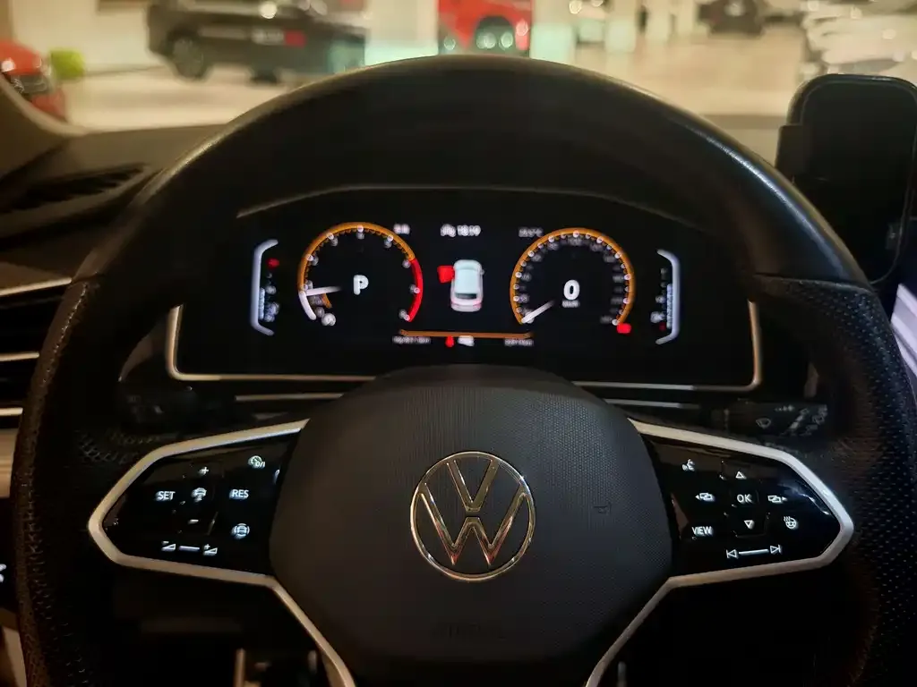 Volkswagen Tiguan L — фото 7