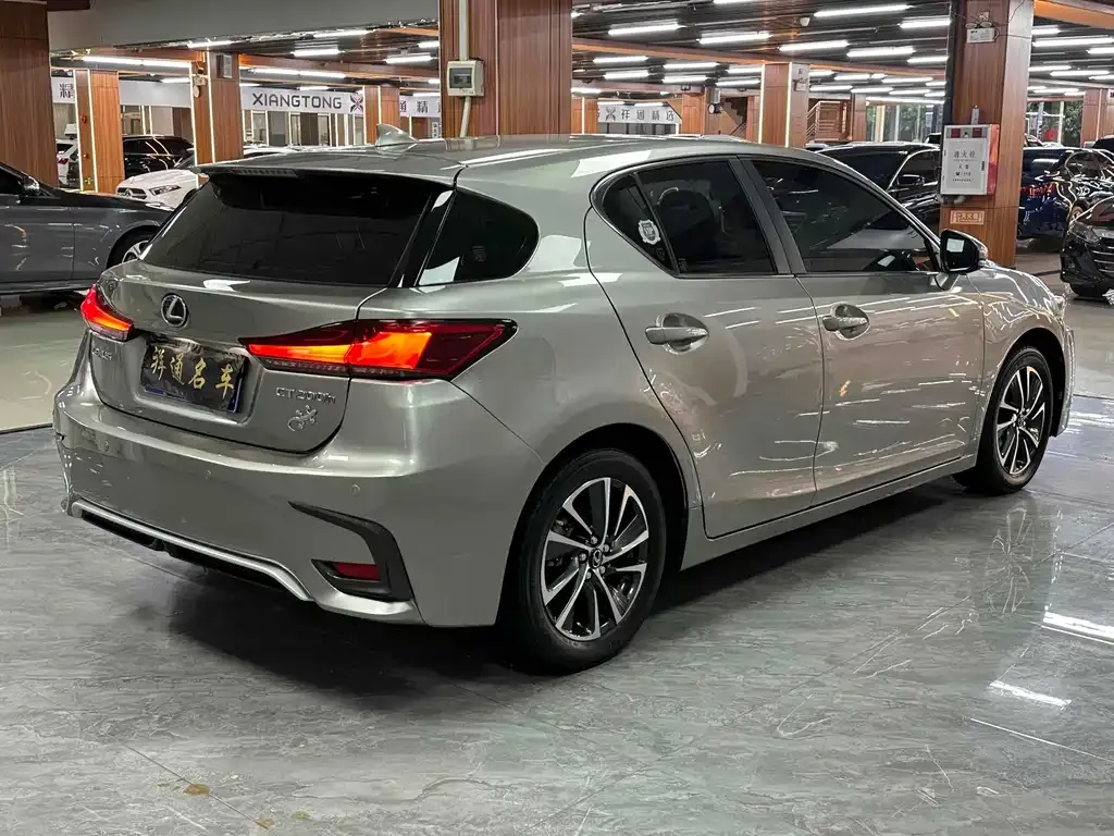 Lexus CT — фото 10