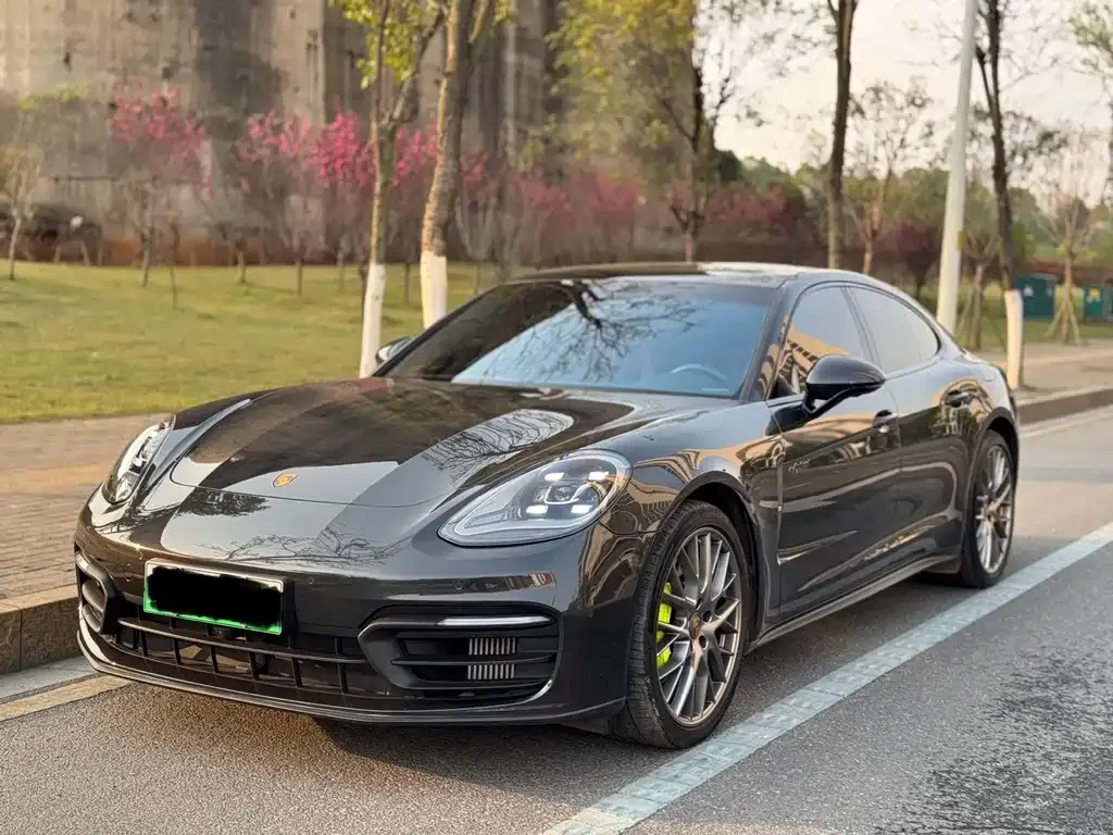 Porsche Panamera Hybrid — фото 1