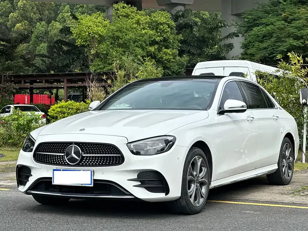 Mercedes-Benz E-Class — фото 1