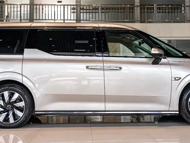 Volvo EM90 — фото 4