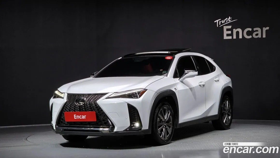Lexus UX — фото 1