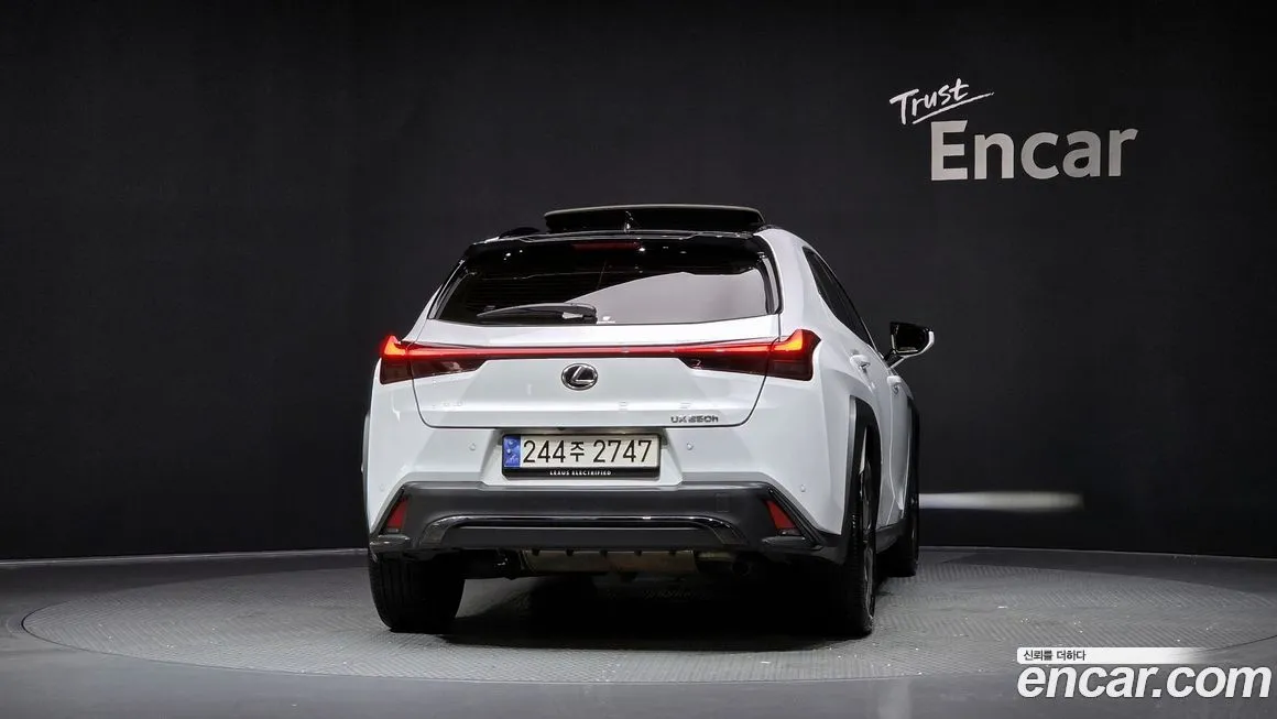 Lexus UX — фото 4