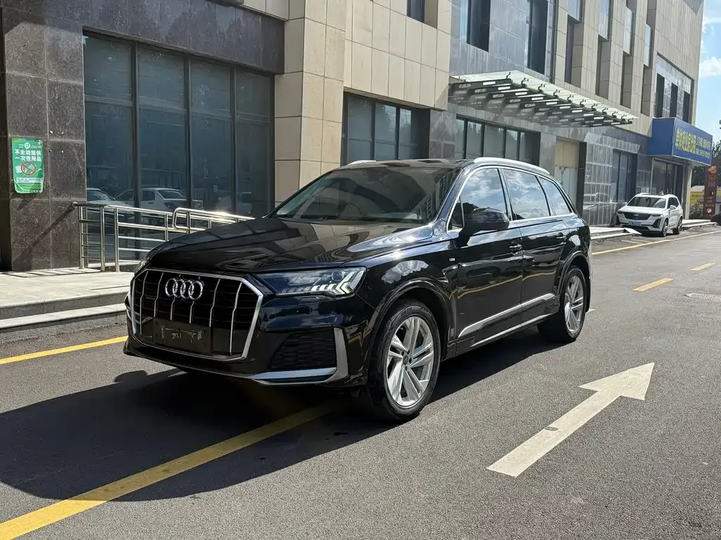 Audi Q7 — фото 1