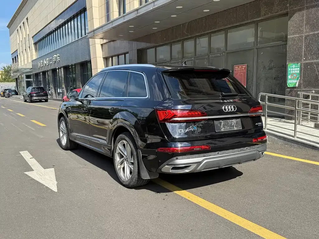 Audi Q7 — фото 6