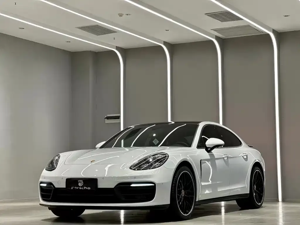 Porsche Panamera — фото 1