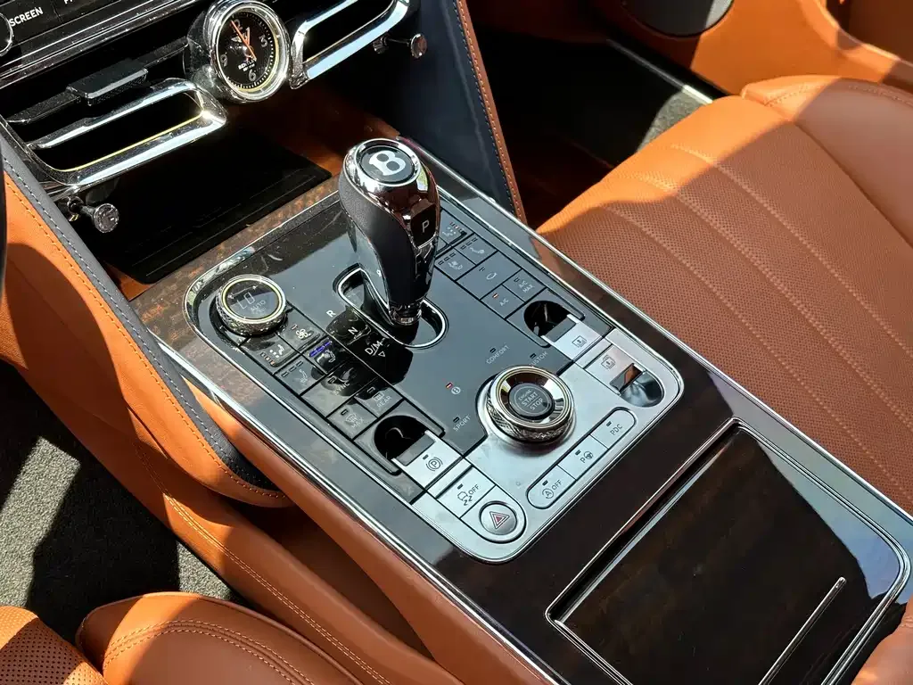 Bentley Flying Spur — фото 10