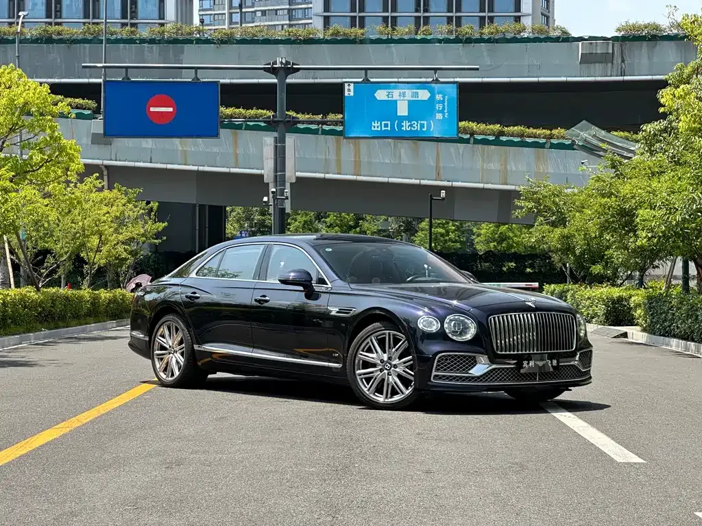 Bentley Flying Spur — фото 2