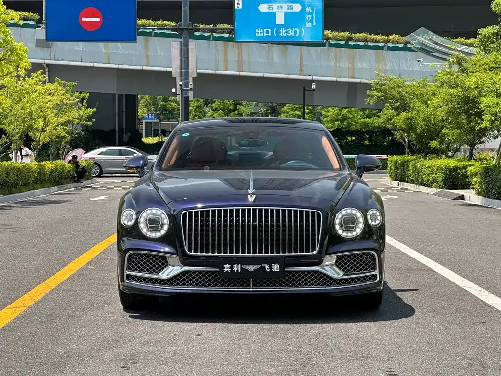 Bentley Flying Spur — фото 3