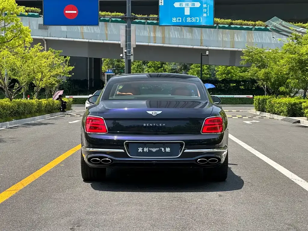 Bentley Flying Spur — фото 4