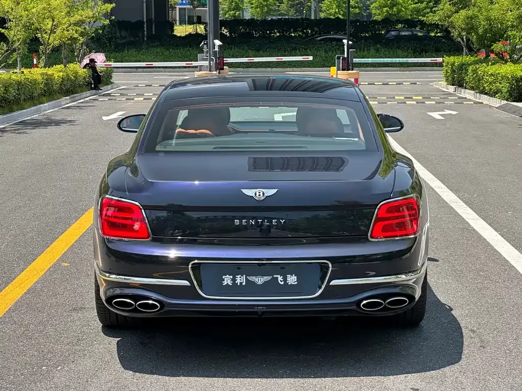 Bentley Flying Spur — фото 6
