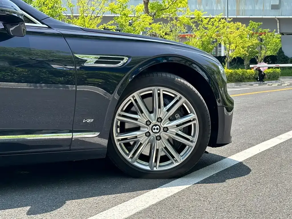 Bentley Flying Spur — фото 7