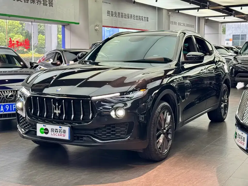 Maserati Levante — фото 1