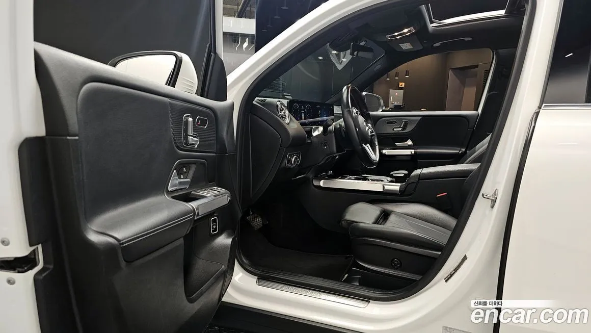 Mercedes-Benz GLB-Class — фото 10