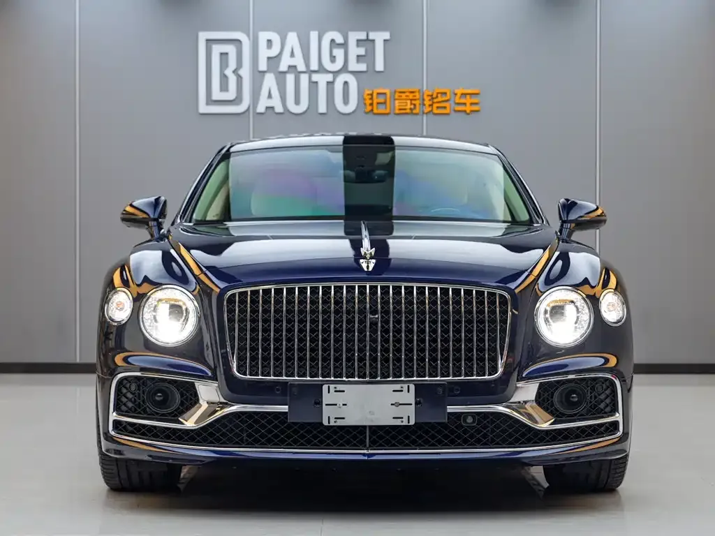 Bentley Flying Spur — фото 1