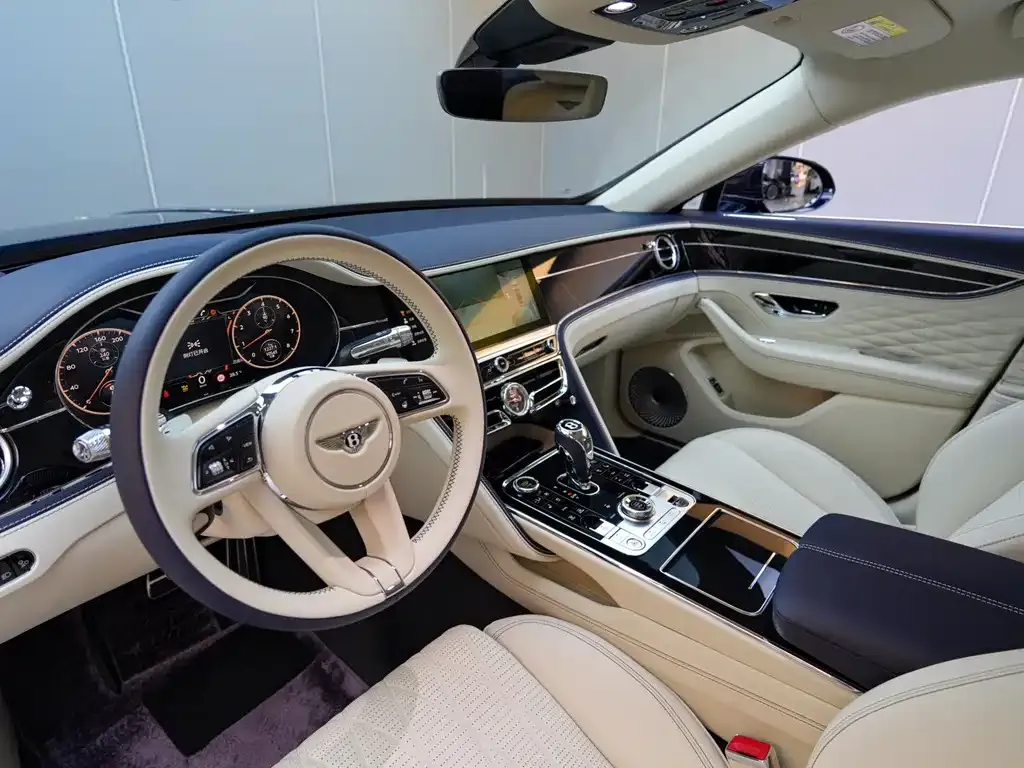 Bentley Flying Spur — фото 10