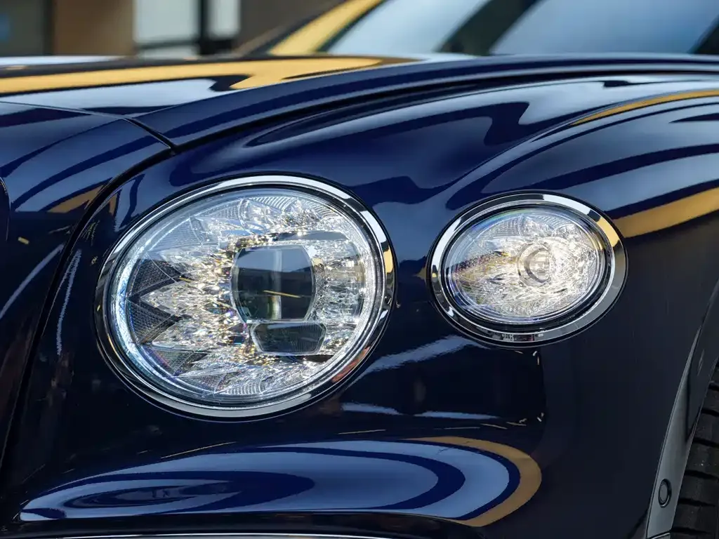 Bentley Flying Spur — фото 6