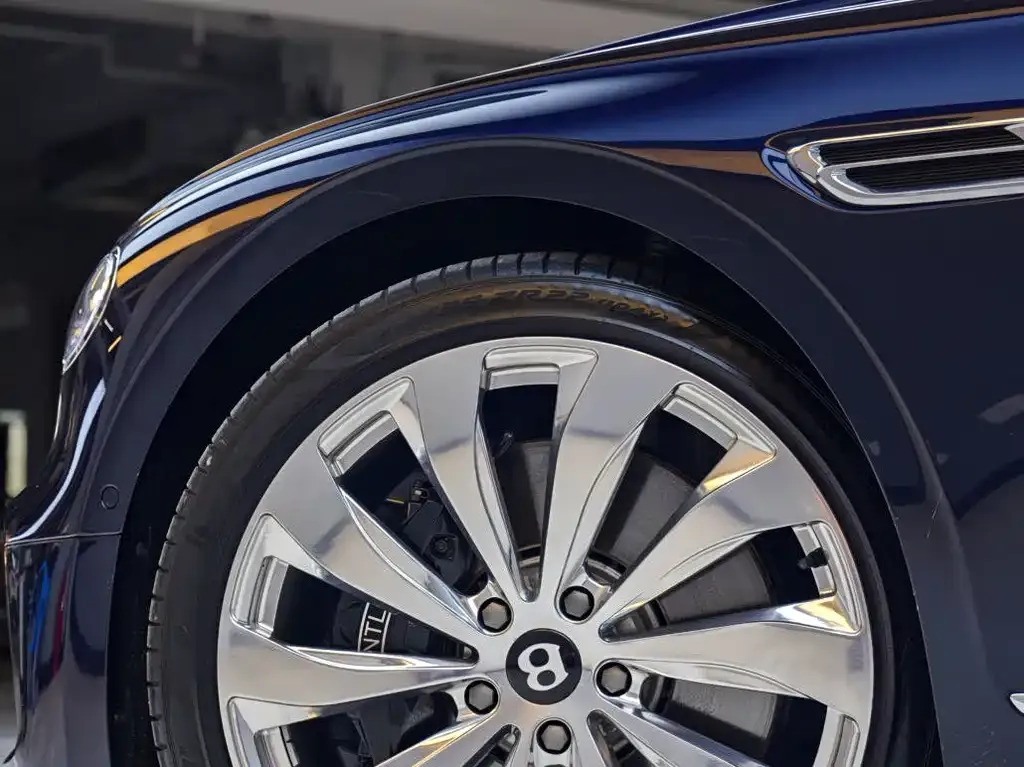 Bentley Flying Spur — фото 7
