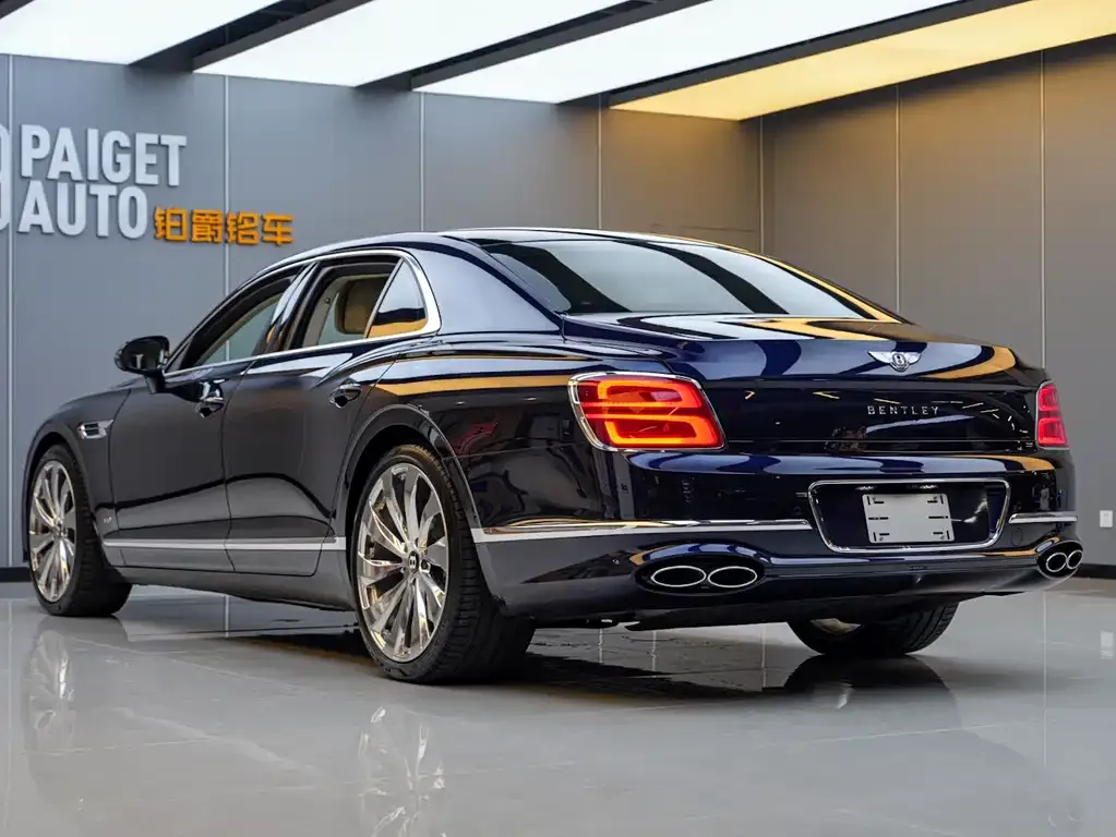 Bentley Flying Spur — фото 9