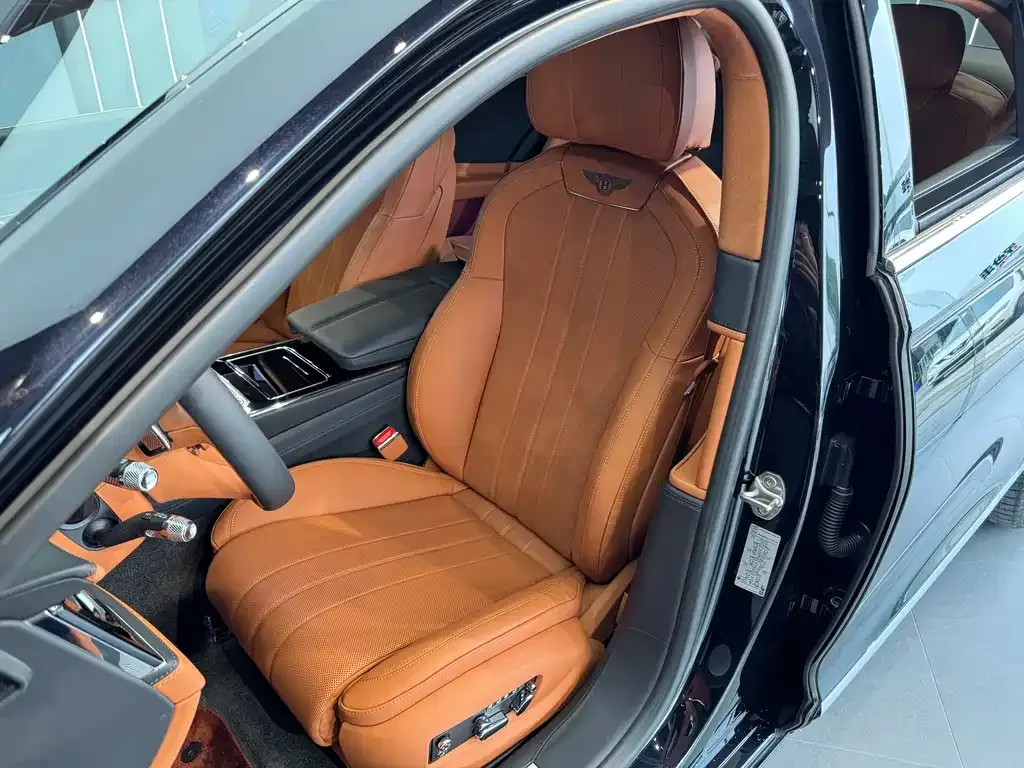 Bentley Flying Spur — фото 5