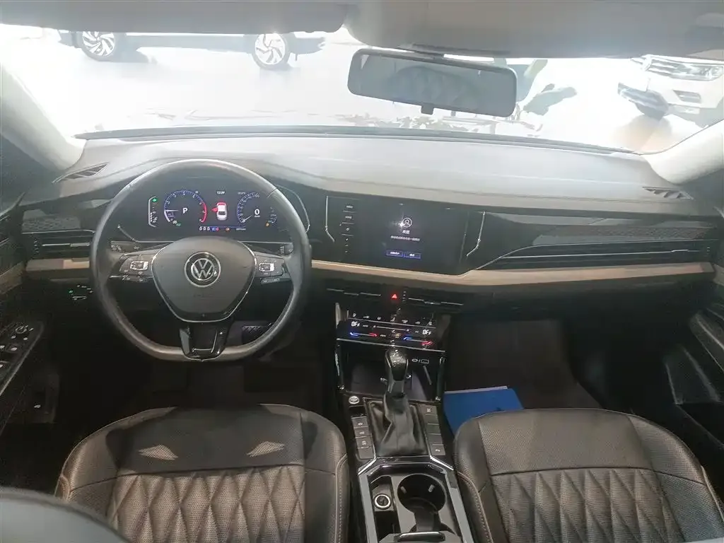 Volkswagen Passat — фото 10