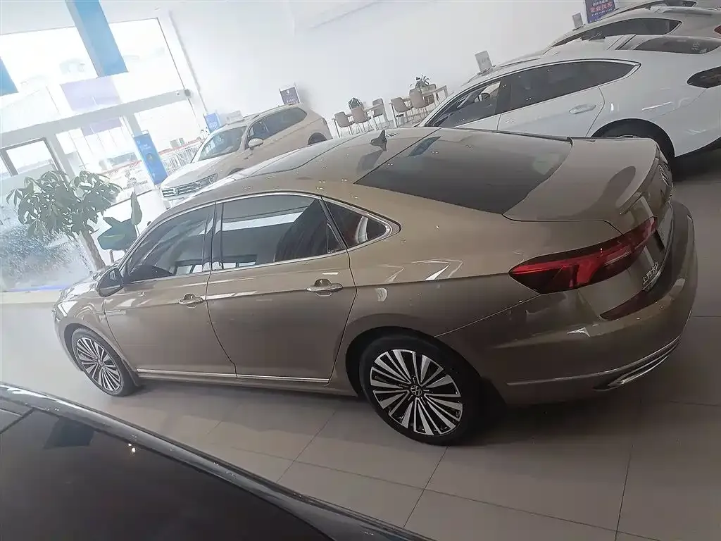 Volkswagen Passat — фото 5