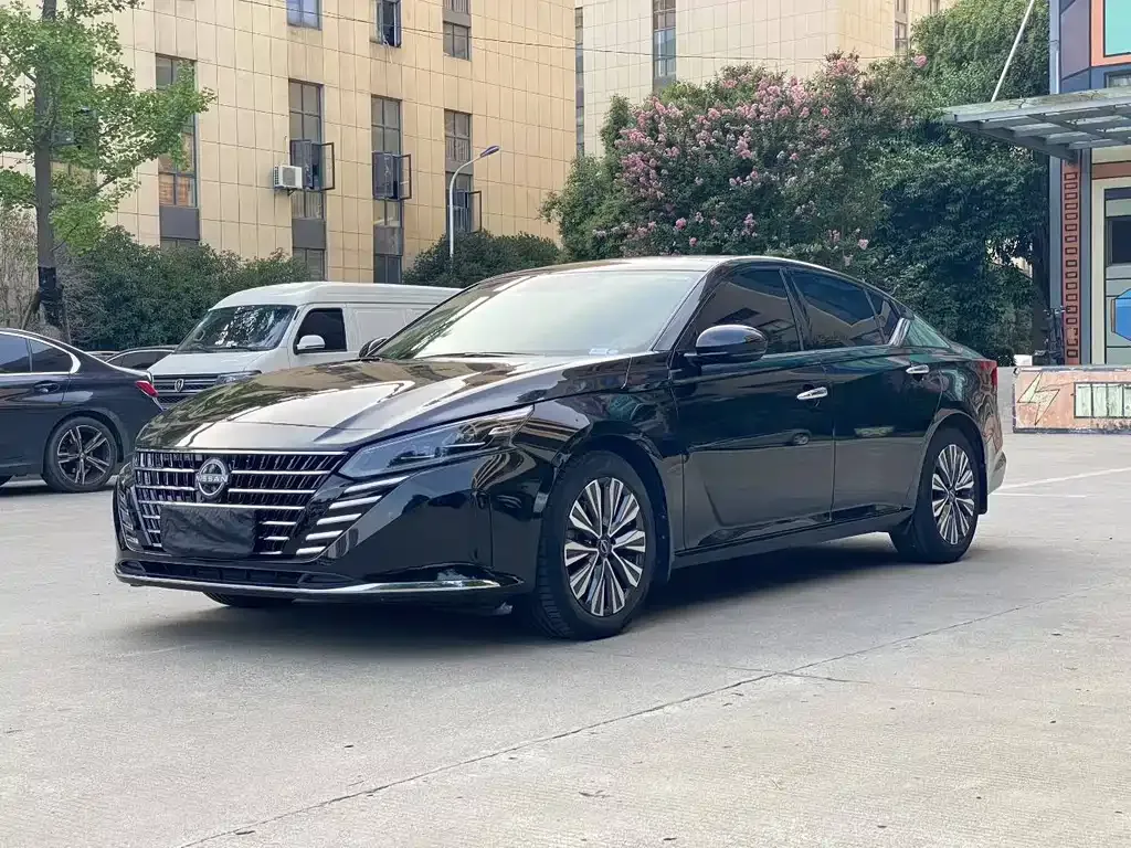 Nissan Teana — фото 1