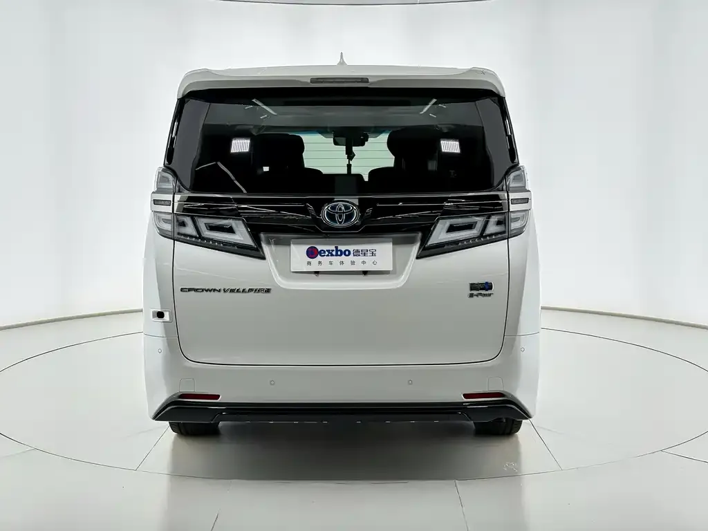 Toyota Vellfire — фото 3