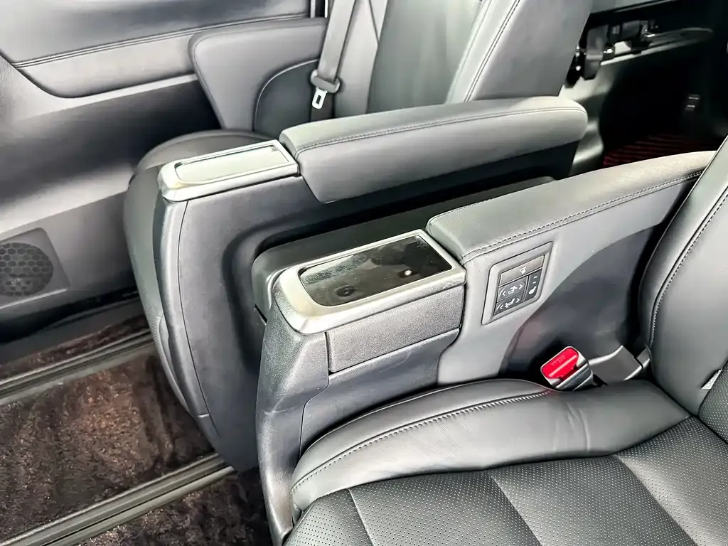 Toyota Vellfire — фото 6